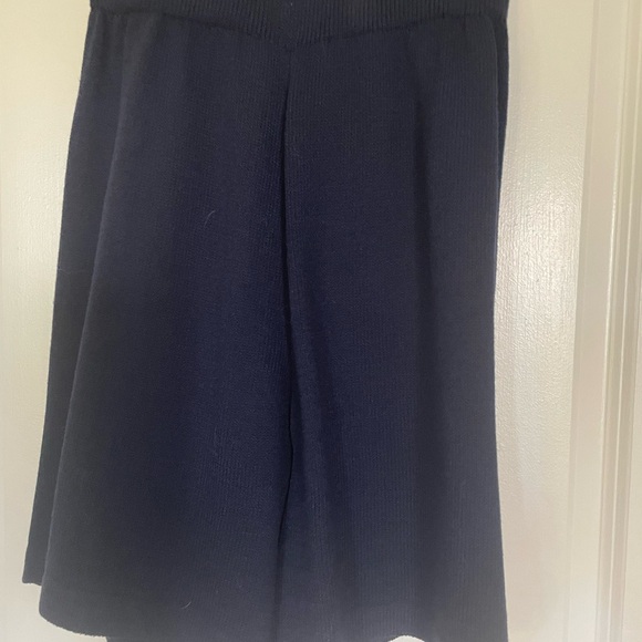 Navy blue shorts. Knit some flex to fabric very useful piece of apparel - Picture 2 of 3